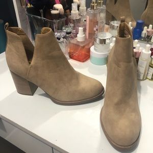 Soda Heel Boots